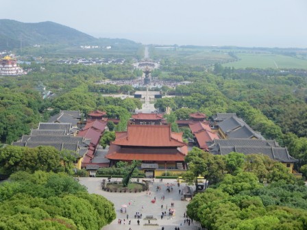 Vue depuis les pieds du Bouddha